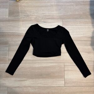 SHEIN Black Long-Sleeve Scoop-Neck Crop Top